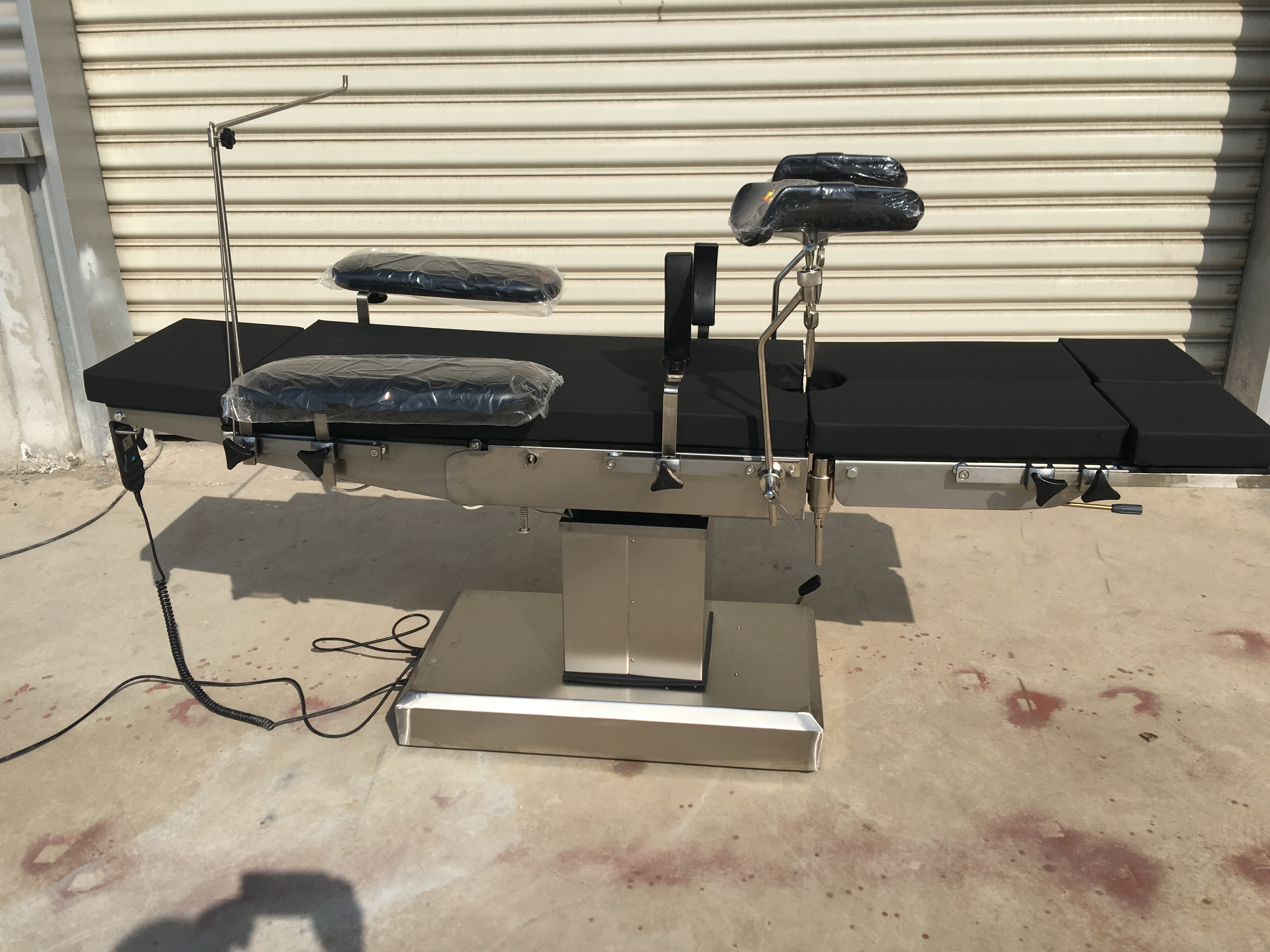 Radiolucent Orthopedic Operating Table Electric C-Arm X-Ray Operating Table Electric Operation Theatre Table