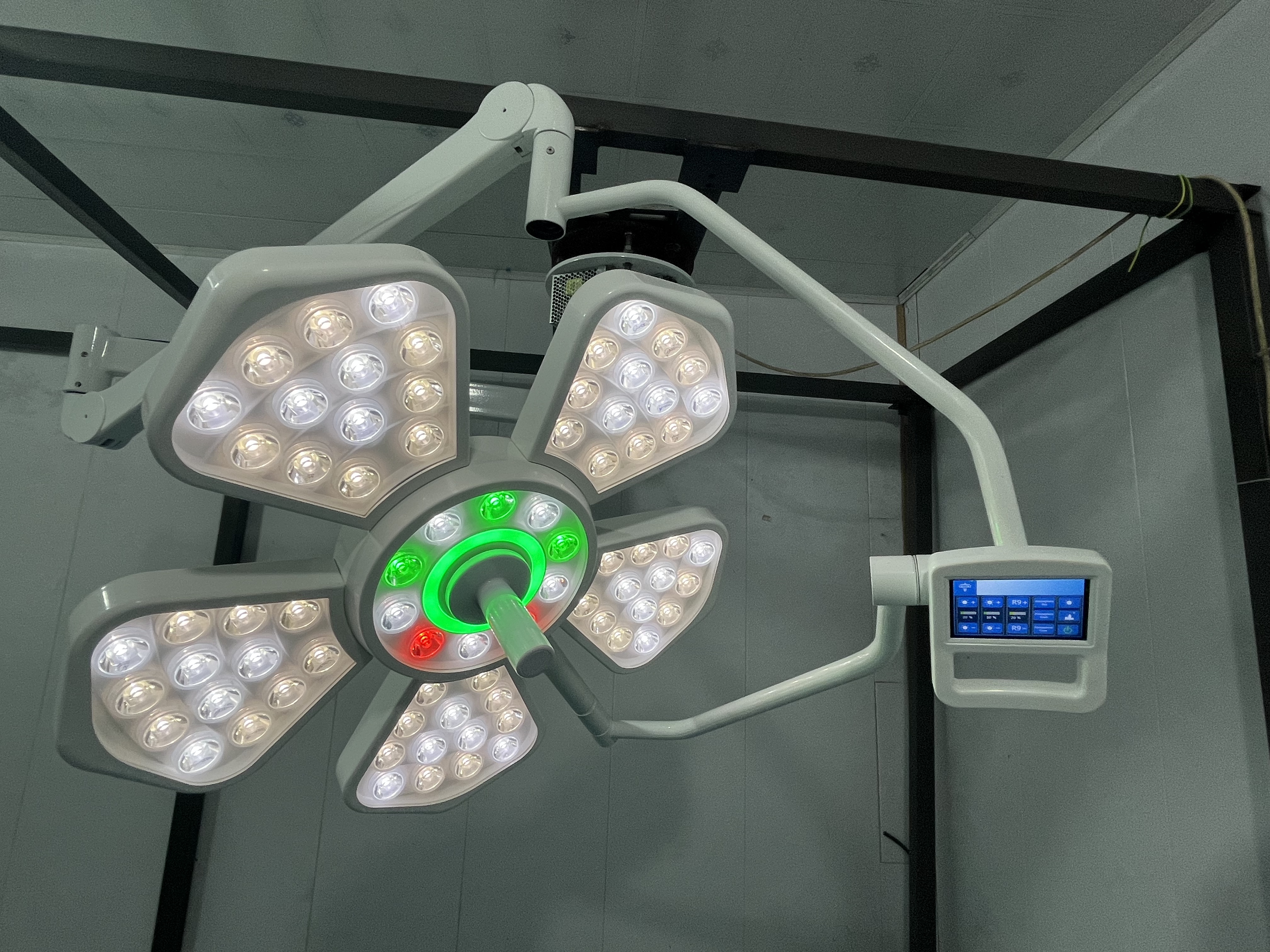 New Design 500mm Ceiling Mounted Petal Led Operating Light 