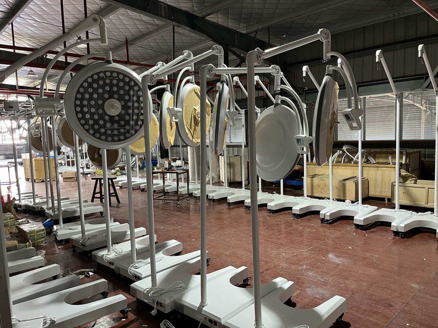 Mobile Stand LED Operating Surgical Light Manufacturer Supplier With Battery