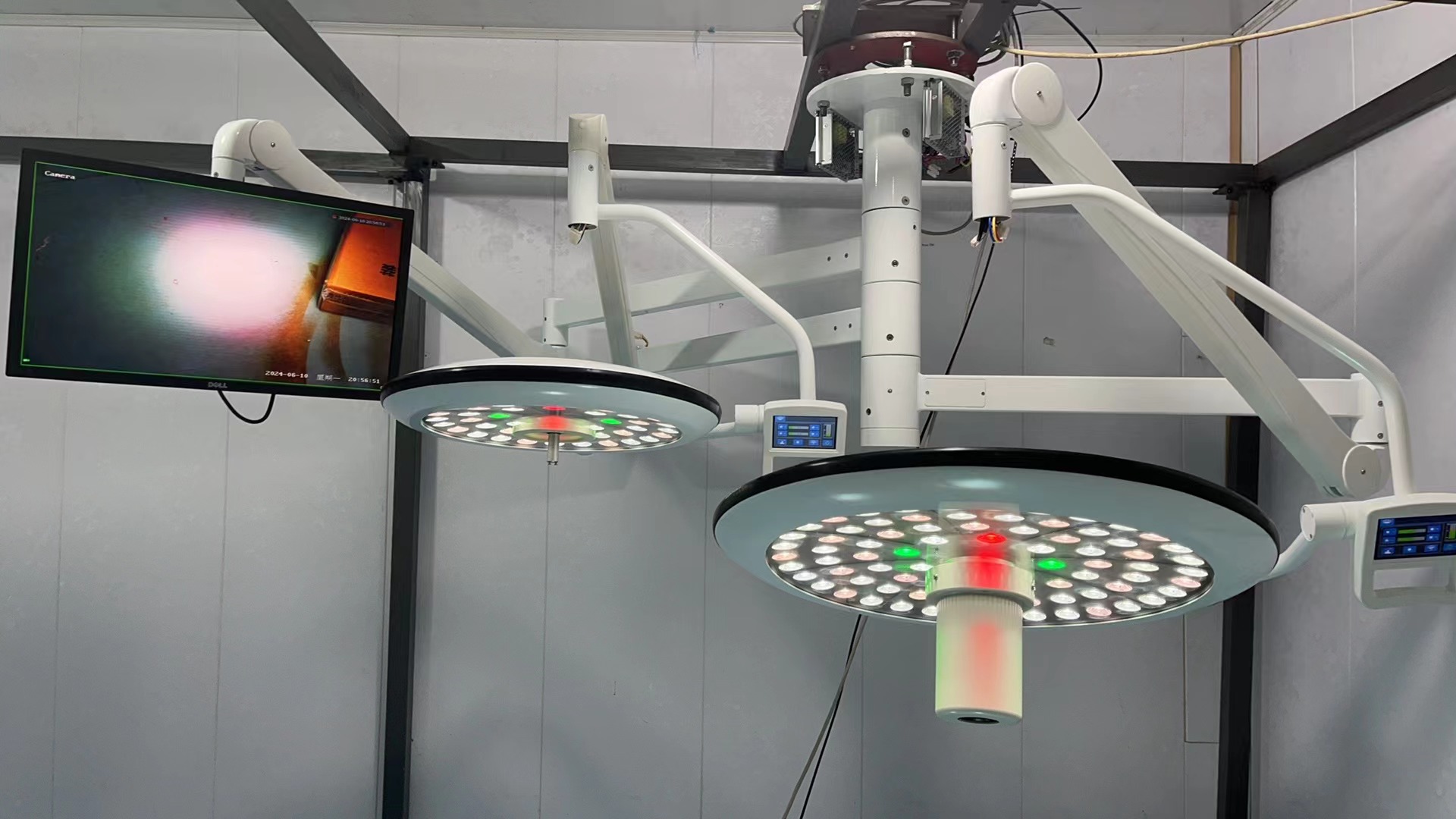 3 Arms Ceiling Mounted Led Colored Surgical Lamp Operating Room Lights With Camera And Monitor