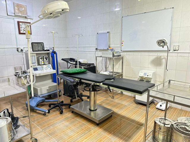 SX-2B Manual Operating Table Price Common Ordinary Operating Bed With Adjustable Height