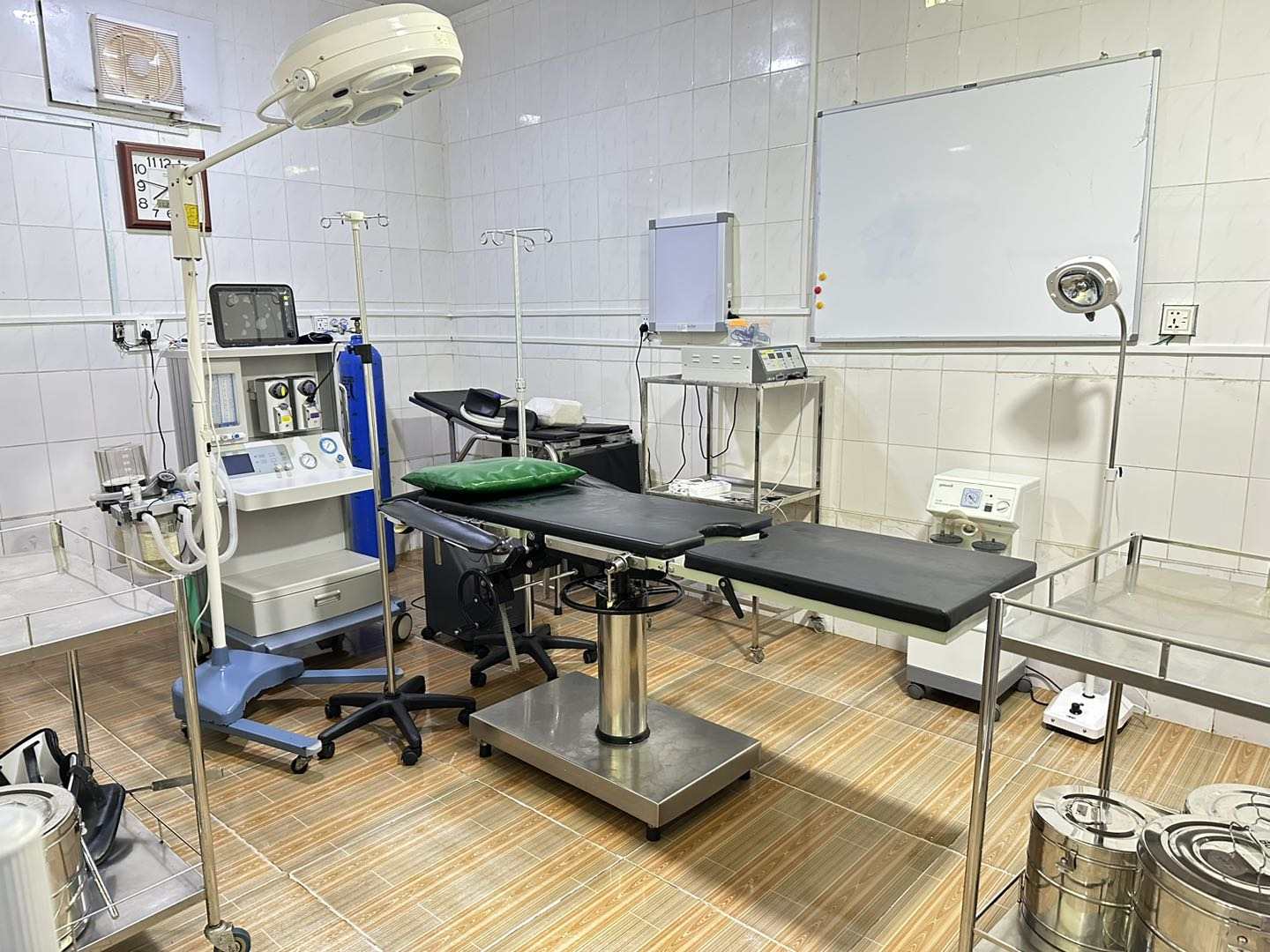 SX-2B Manual Operating Table Price Common Ordinary Operating Bed With Adjustable Height