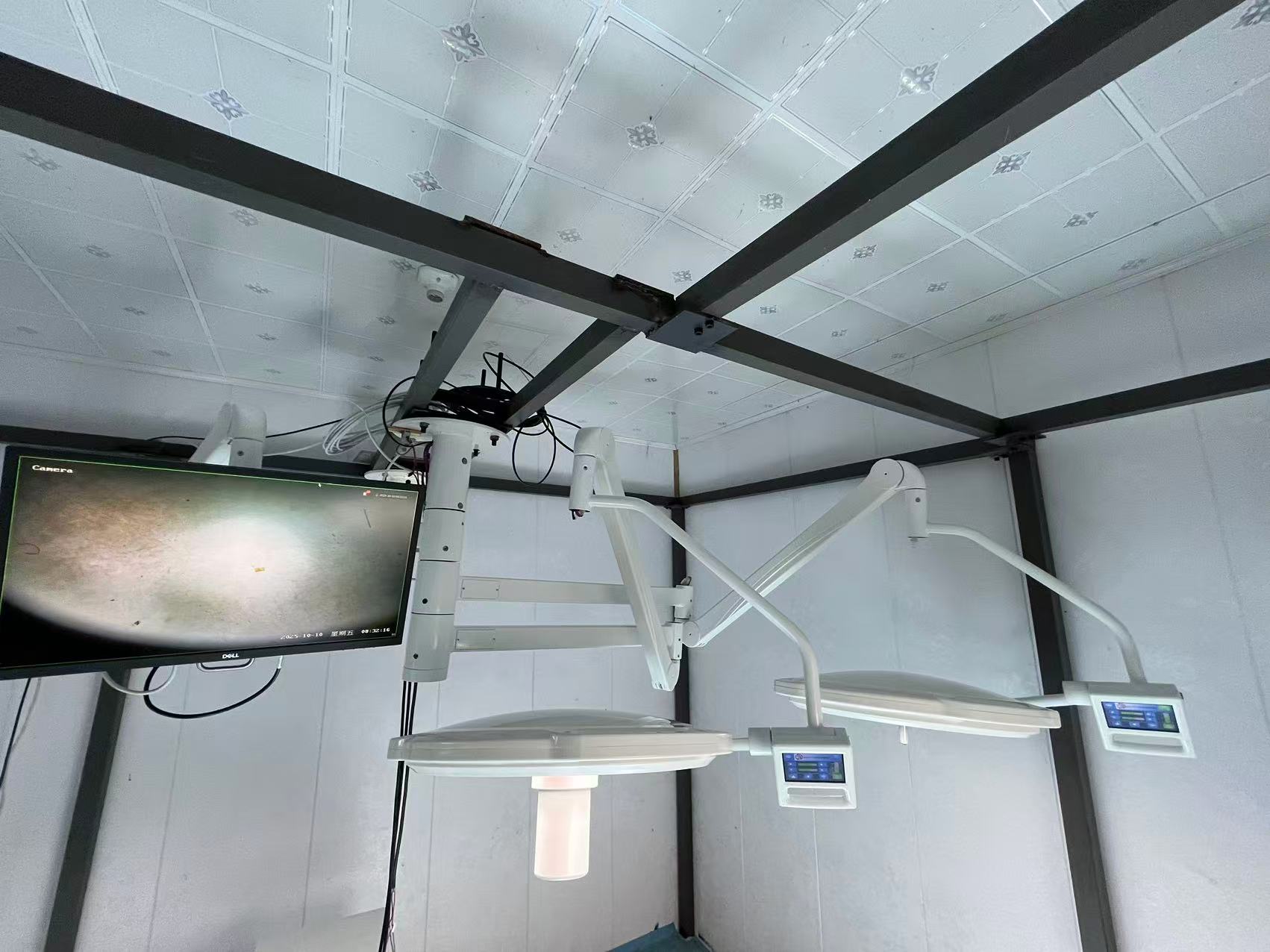 Ceiling Mounted 3 Arms Led Operating Lights With Camera And Monitor