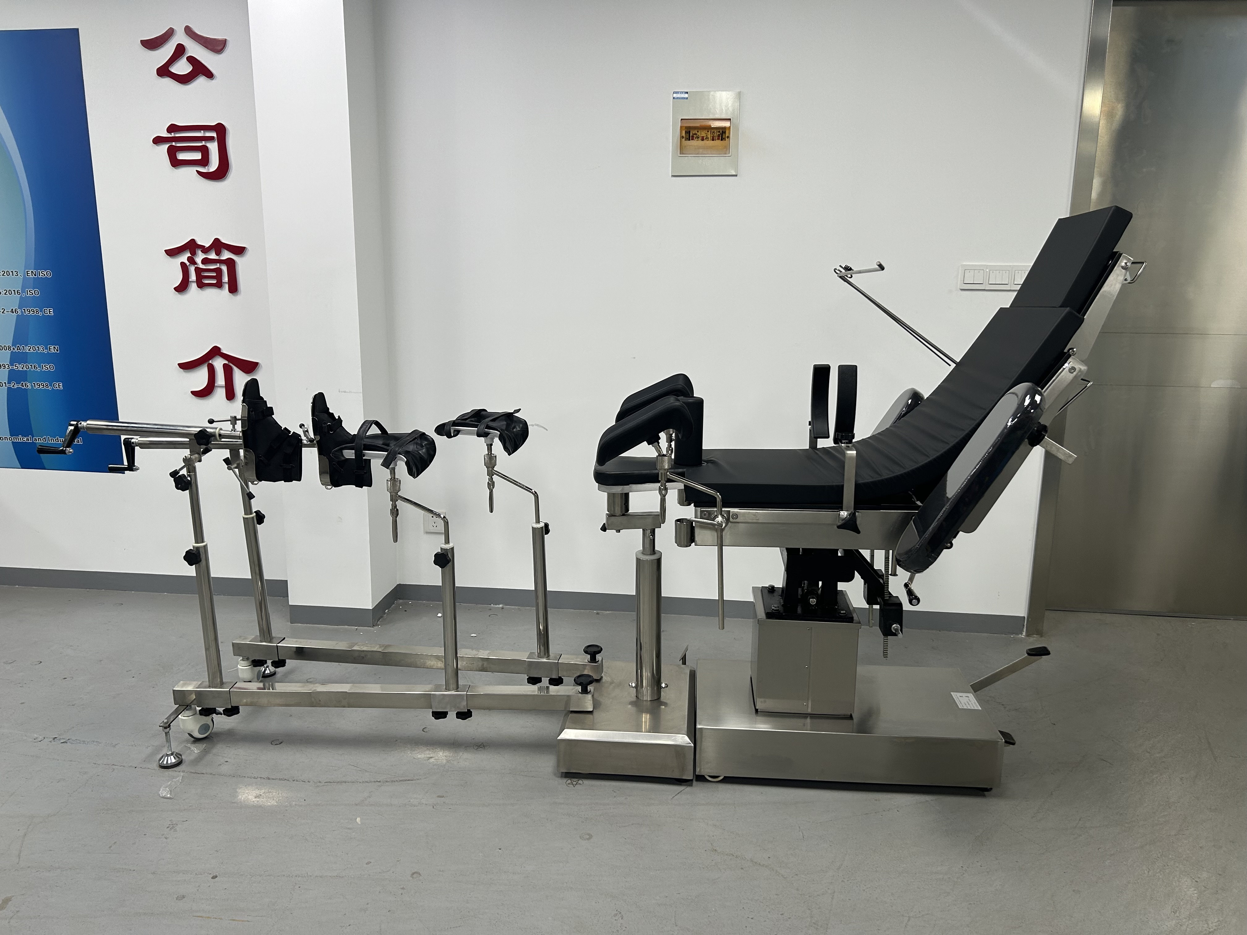 SXS3001-II Universal Orthopedic Manual Hydraulic Operating Table C-ARM X-RAY Radiolucent Orthopedic Surgical Table With Mobile Floor Traction Frame