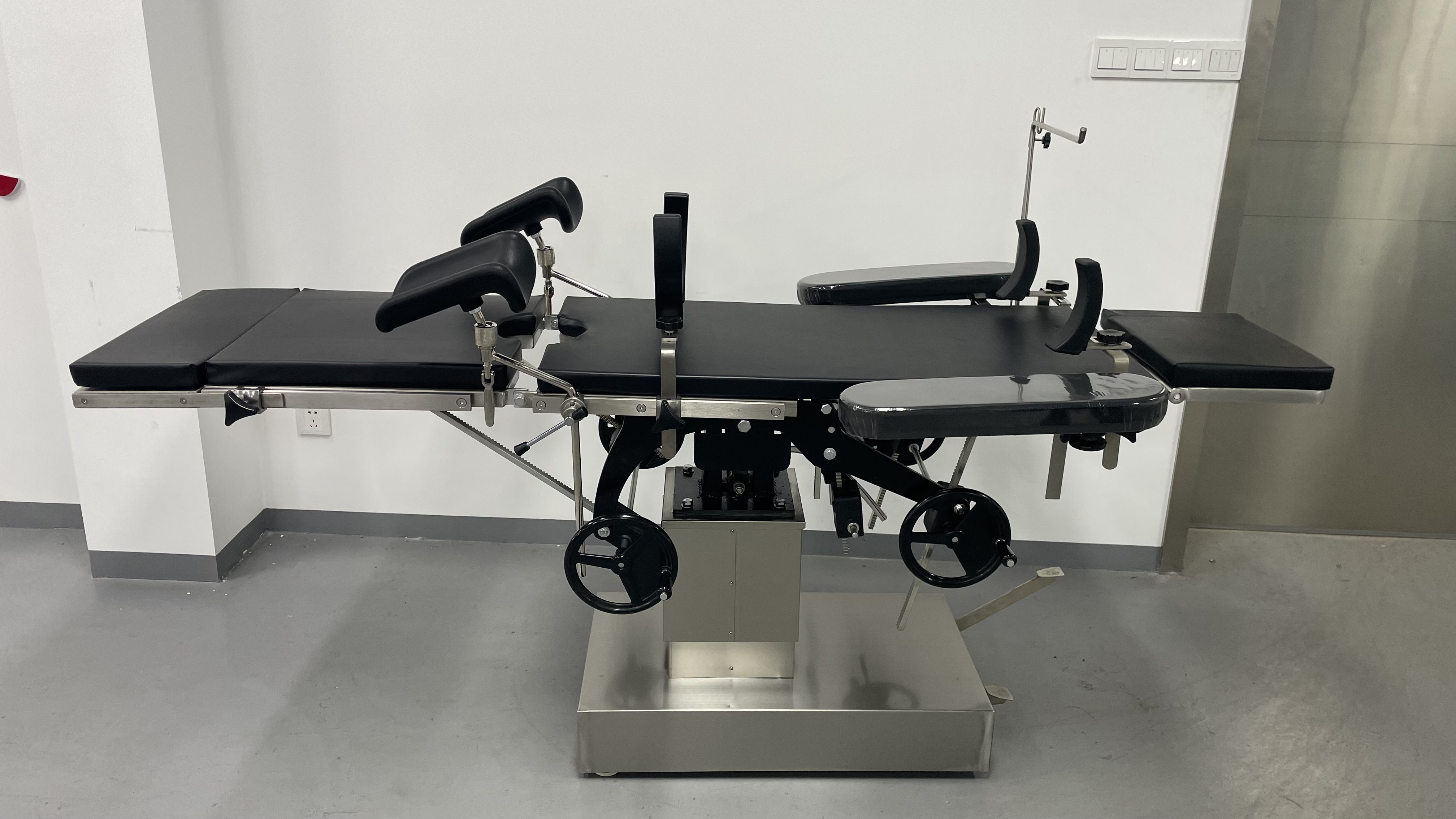 SXS3001-I Manual Hydraulic Operating Table Mechanical Hydraulic Surgery Table Adjustable OT Table Manufacturer