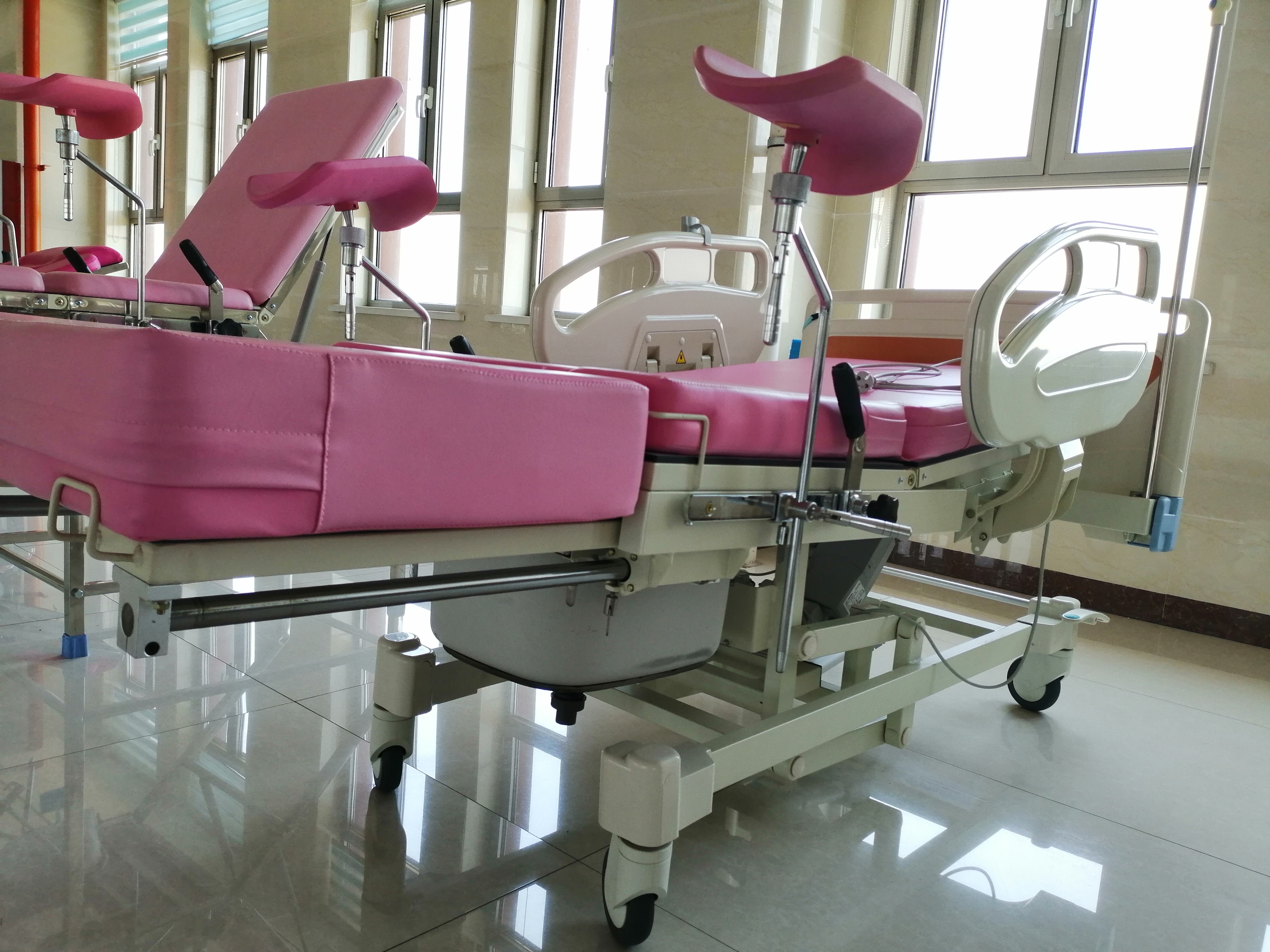 Muti-function Women Obstetric Birthing Bed Electric LDR Gynecology Bed for Delivery Maternity Bed