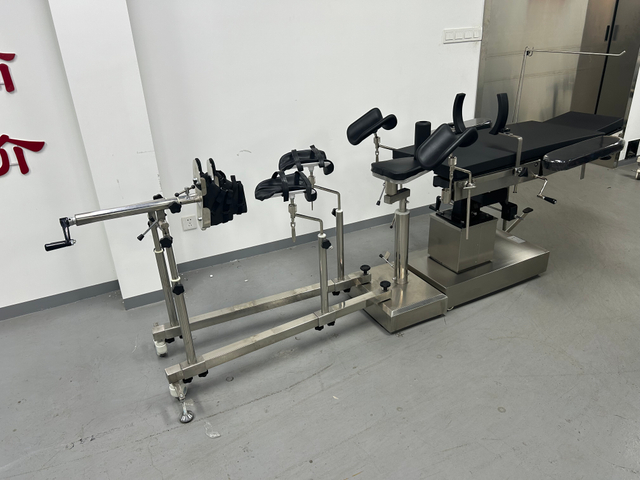 SXS3001-II Universal Orthopedic Manual Hydraulic Operating Table C-ARM X-RAY Radiolucent Orthopedic Surgical Table With Mobile Floor Traction Frame