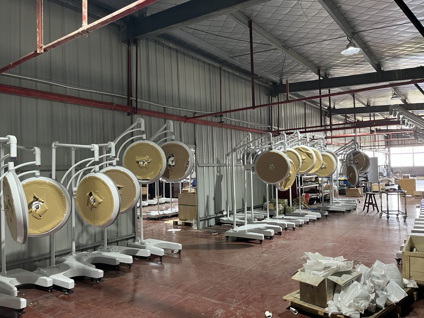 Mobile Stand LED Operating Surgical Light Manufacturer Supplier With Battery