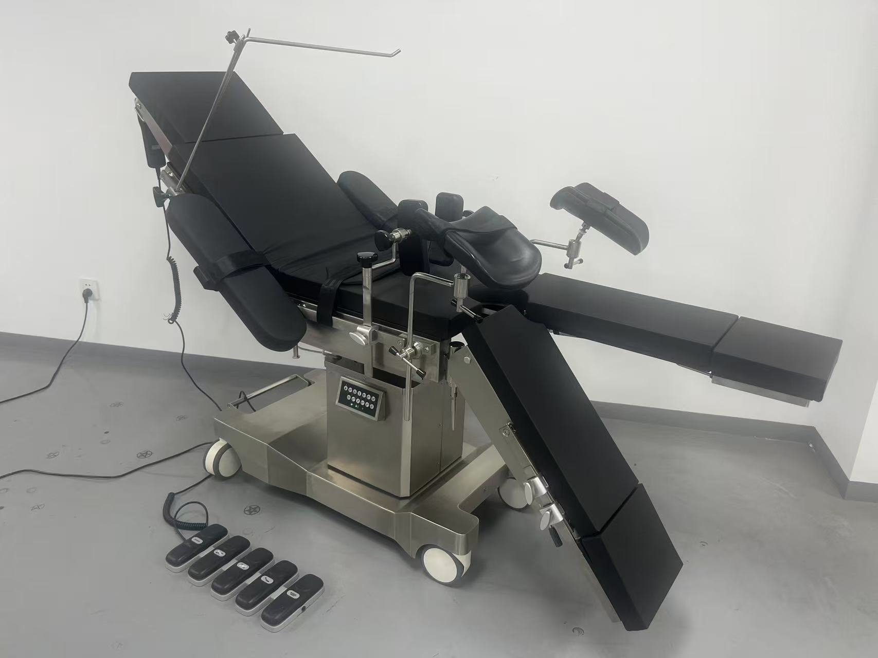 SXD8801-A Three Controls Electric Operating Table Manufacturer Universal With flex/reflex Function